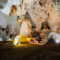 Half Day Muang On Cave + Sankhampang Hot Spring.